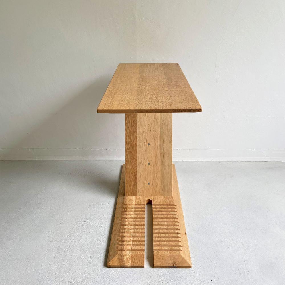 ナラ無垢材で造られたサイドテーブル（ブックスタンドとしても使用可）【テーブル 家具 インテリア 机 おすすめ 広島県 尾道市】