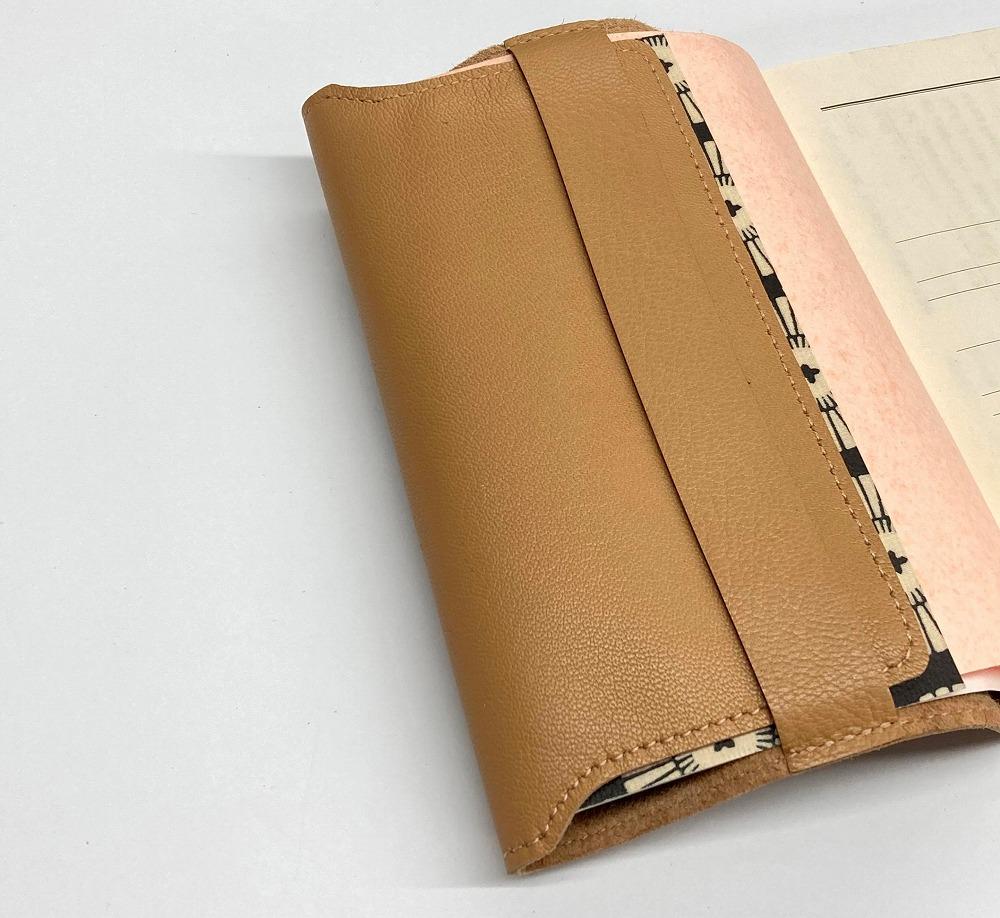 革工房いんのしま山羊革(ゴート)ブックカバー文庫本サイズ(色:ベージュ)【レザー 小物 ギフト 贈り物 プレゼント 人気 おすすめ 広島県  尾道市】