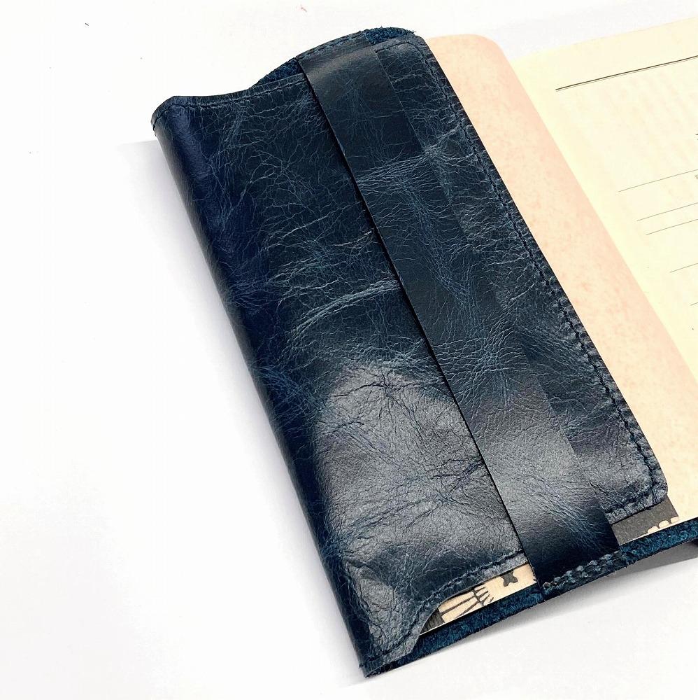 革工房いんのしまシワが楽しめる牛革ブックカバー文庫本サイズ(色:紺)【レザー 小物 ギフト 贈り物 プレゼント 人気 おすすめ 広島県  尾道市】