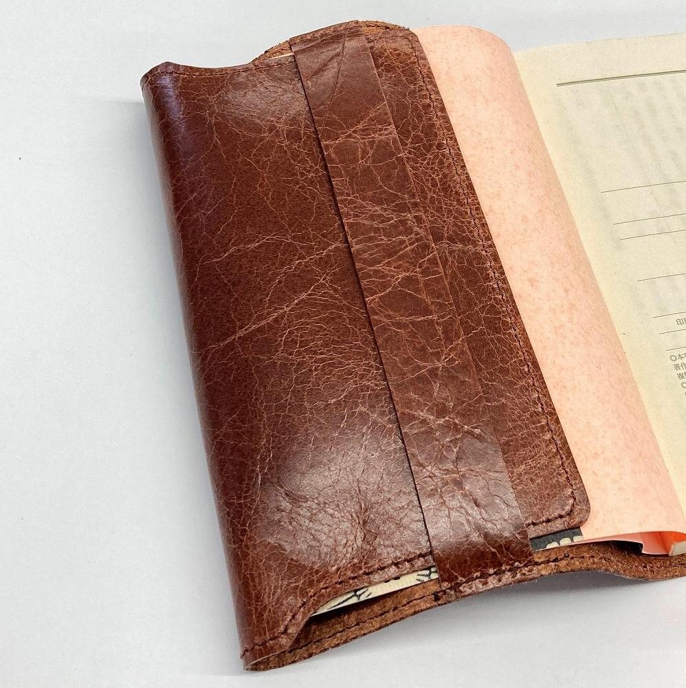 革工房いんのしまシワが楽しめる牛革ブックカバー文庫本サイズ(色:茶)【レザー 小物 ギフト 贈り物 プレゼント 人気 おすすめ 広島県  尾道市】