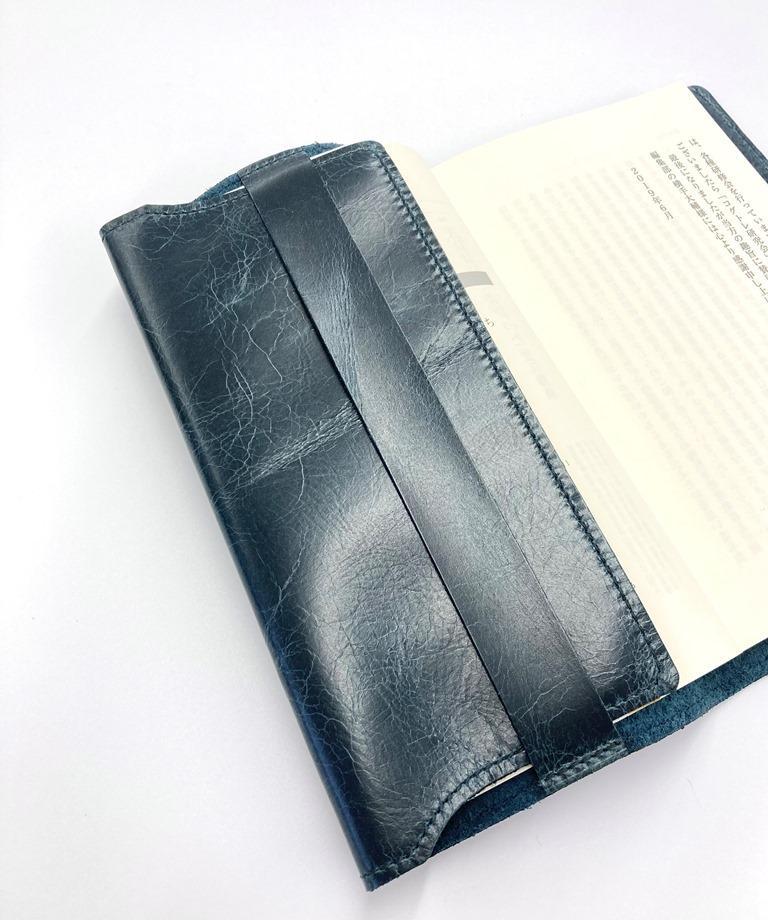 革工房いんのしま シワが楽しめる牛革ブックカバー新書本サイズ(色：紺)【文房具 雑貨 日用品 人気 おすすめ】
