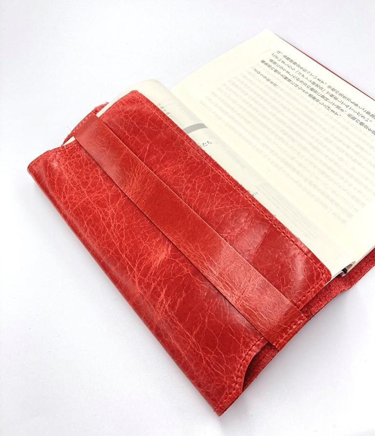 革工房いんのしま シワが楽しめる牛革ブックカバー新書本サイズ(色：赤)【文房具 雑貨 日用品 人気 おすすめ】