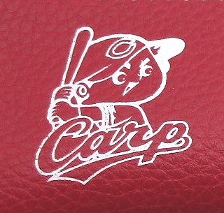 カープ×はっさくんコラボファスナーペンケース　赤