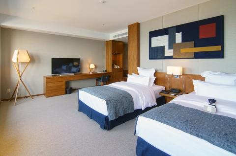 尾道のリゾートホテルに泊まる！過ごし方が選べる尾道体験ツアー（2名様分）