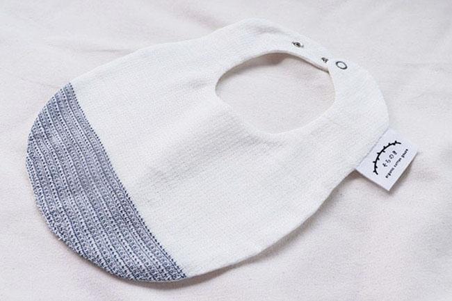 だるまスタイ オーガニックコットン100％ ダブルガーゼ・リバーシブルベビースタイ2枚組【幼児 乳児 前掛け 前かけ よだれかけ 雑貨 オーガニック 肌に優しい ギフト 日用品 人気 おすすめ 広島県 尾道市】