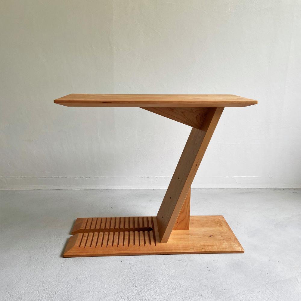 ブラックチェリー無垢材で造られたサイドテーブル（ブックスタンドとしても使用可）【テーブル 家具 インテリア 机 おすすめ 広島県 尾道市】