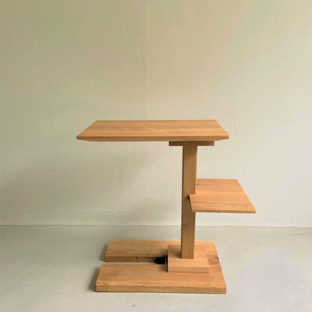 ナラ無垢材で造られたサイドテーブル（便利な中棚付）【テーブル 家具 インテリア 机 おすすめ 広島県 尾道市】