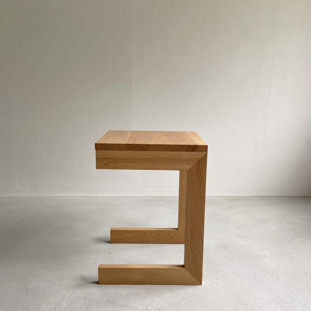 ナラ無垢材で造られたサイドテーブル（引き出し収納有）【テーブル 家具 インテリア 机 おすすめ 広島県 尾道市】