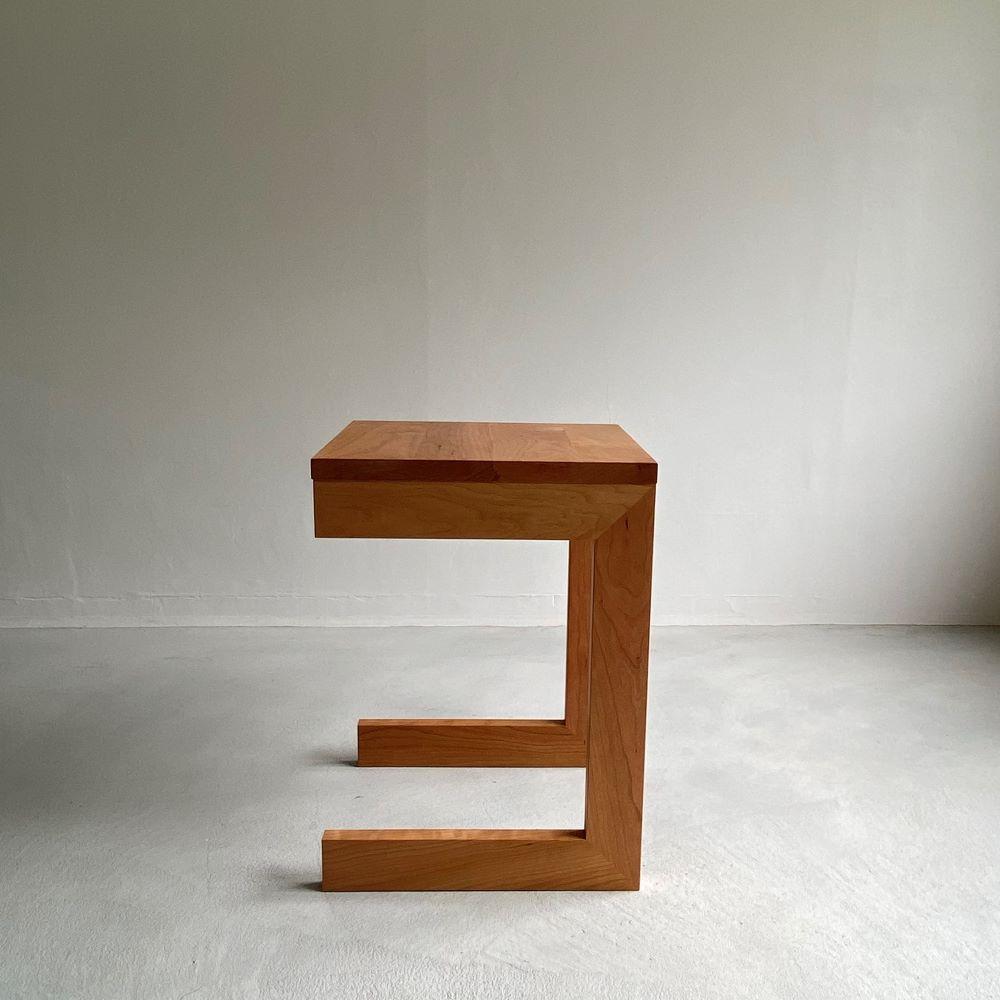 ブラックチェリー無垢材で造られたサイドテーブル（引き出し収納有）【テーブル 家具 インテリア 机 おすすめ 広島県 尾道市】