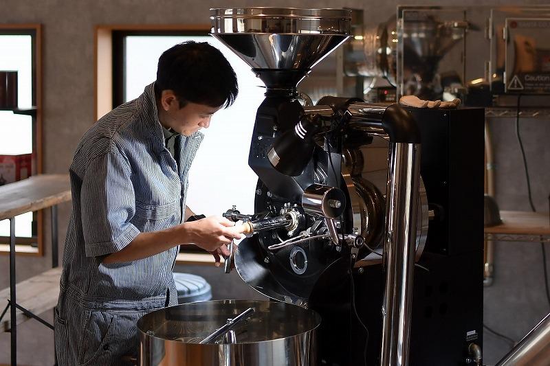 《先行予約》2024年5月19日から順次発送　リキッドアイスコーヒー　4本　(無糖　1000ml　紙パック）【コーヒー 珈琲  無糖 COFFEE ブラック 飲料 ブレンド  紙パック スペシャルティコーヒー 広島 尾道市】