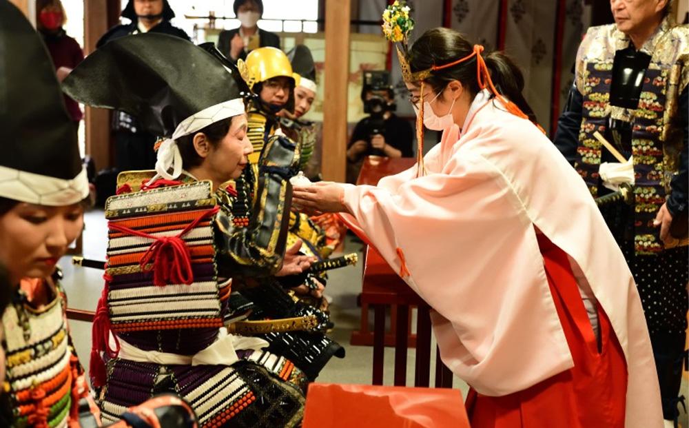 【標準プラン】太鼓でお出迎え！鎧に着替えて、村上海賊ゆかりの因島最古の神社で鎧武者等祈願体験 （約2時間のコース）大人（13歳～）1名、子供（5歳～12歳）1名