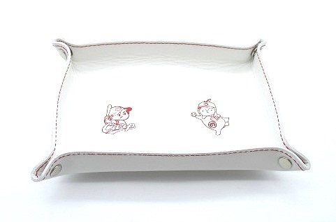 カープ×はっさくんコラボトレイ 白【革工房いんのしま 牛革 カープ はっさくん トレイ】