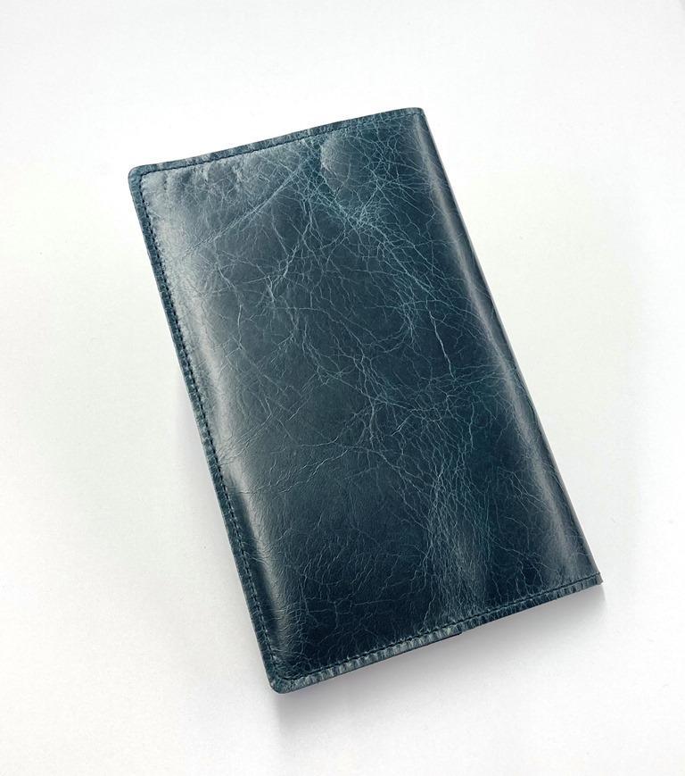 革工房いんのしま シワが楽しめる牛革ブックカバー新書本サイズ(色：紺)【文房具 雑貨 日用品 人気 おすすめ】