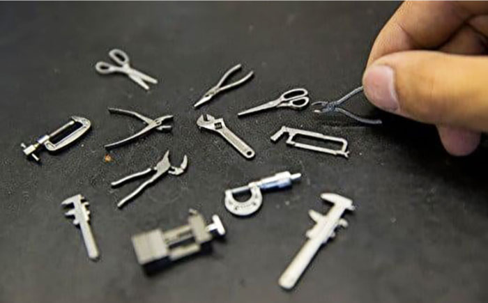 ミニチュア 工具 小さくても本物のように動く マイクロツールセット 広島県福山市/株式会社キャステム 名刺入れ アルミケース ツール ミニ  小型 日用品・雑貨[BACE007]