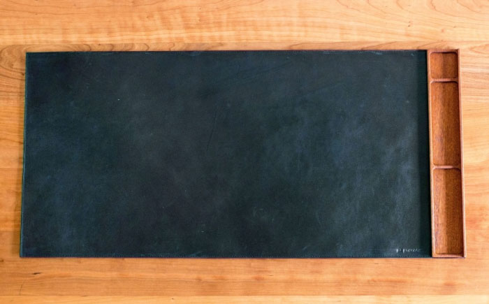 デスクマット ダークネイビー（ヴォーノ06）RYOCHI DESK MAT （リョーチ デスクマット）【R】 デスクマット レザー 革 マット マウスパッド 文房具 雑貨 日用品 人気 おすすめ 広島県福山市/株式会社心石工芸 [BABV037]