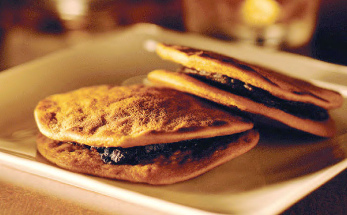 【年内発送】お菓子 虎焼&大人の虎焼10個入 お菓子 和菓子 スイーツ どら焼き セット おかし おやつ ギフト 広島県福山市/株式会社虎屋本舗 [BADH011]