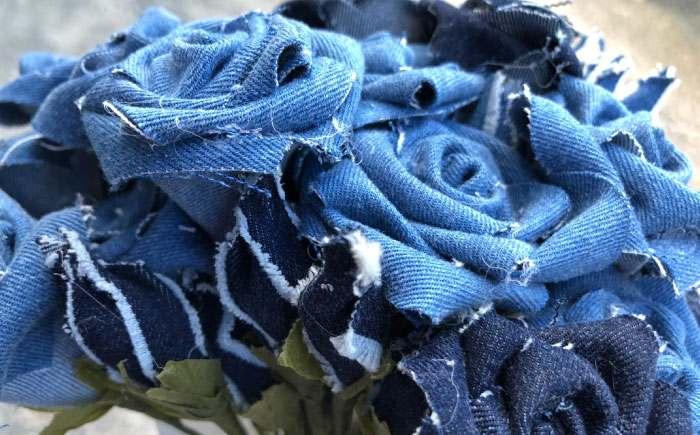 インテリア デニムローズアレンジ インテリア 雑貨 デニム バラ 薔薇 花 アレンジメント フラワー 贈り物 ギフト 広島県福山市/株式会社四川 [BADK019]