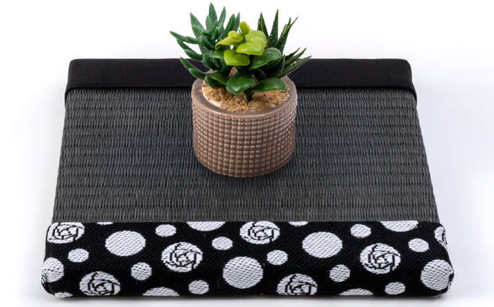 たたみ ばらの小畳（墨染色×薔薇玉縁）ブラック 1枚 福山市/畦崎畳商工株式会社 畳 インテリア 和風 和モダン たたみ [BADP005]