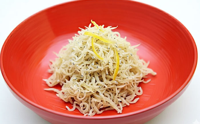 【全12回定期便】ちりめん 甚ごろうのちりめん柚子 2袋 （60g×2袋） 広島県福山市/甚ごろう 柚子 ちりめん じゃこ ちりめんじゃこ ご飯のお供 和食 惣菜 ギフト [BAEC073]