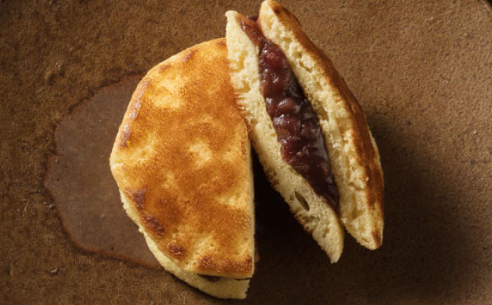 【年内発送】お菓子 虎焼10個入 お菓子 スイーツ どら焼き セット おかし おやつ ギフト 広島県福山市/株式会社虎屋本舗 [BADH010]