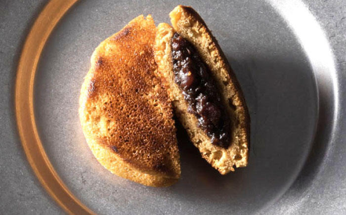 【年内発送】お菓子 虎焼&大人の虎焼10個入 お菓子 和菓子 スイーツ どら焼き セット おかし おやつ ギフト 広島県福山市/株式会社虎屋本舗 [BADH011]