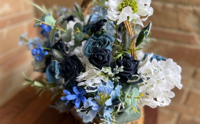 インテリア デニムローズアレンジ インテリア 雑貨 デニム バラ 薔薇 花 アレンジメント フラワー 贈り物 ギフト 広島県福山市/株式会社四川 [BADK019]