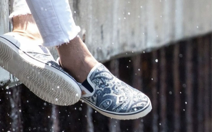 靴 デニム抜染（ばっせん）スリッポン 24.5cm 靴 ファッション シューズ  ペイズリー柄 メンズ レディース 広島県福山市/山陽染工株式会社 [BADS012]