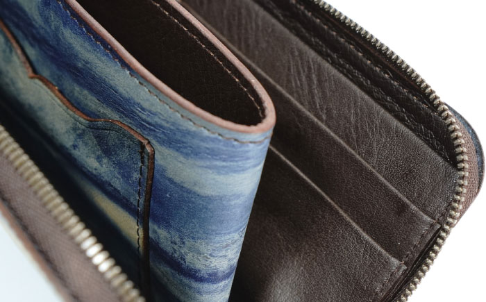 Ｌ字ファスナー財布「リセス」　薄藍　瀬戸内の空　天然藍染め・福山レザー　自社一貫製造 広島県福山市/株式会社サード　L字 長財布 財布 ウォレット カードポケット 経年変化 手染め　手擦り 天然藍染め 福山レザー [BACM008]