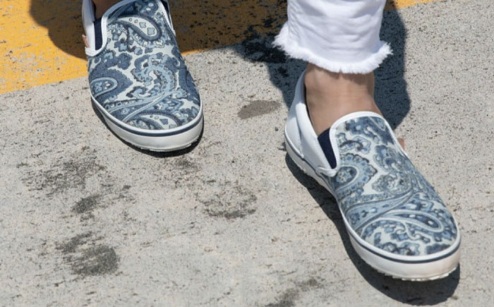 靴 デニム抜染（ばっせん）スリッポン 23.5cm 靴 ファッション シューズ  ペイズリー柄 メンズ レディース 広島県福山市/山陽染工株式会社 [BADS011]