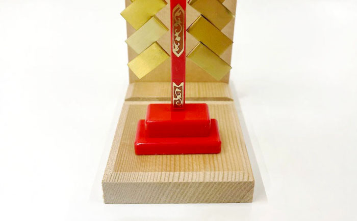 神棚・金幣付き赤 御札立てショート 小林商事/広島県福山市 御札立て お札立て 神棚 モダン神棚 省スペース 桧 ひのき 木製 一人暮らし マンション 事務所 オフィス 御札 宮大工 [BAEA024]