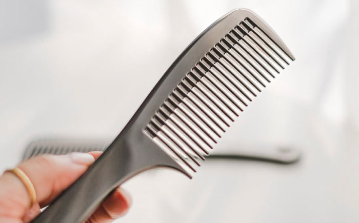 プラチナローズコーム（スーパーダーク）くし 櫛 美容 前髪 ヘアケア ギフト プレゼント おすすめ 櫛 軽量 お揃い 持ち運び 高校生 大学生 人気 静電気防止 風呂場使用可 広島県福山市/柿原工業株式会社 [BAGL001]