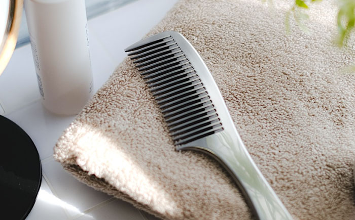 プラチナローズコーム（シルバー）くし 櫛 美容 前髪 ヘアケア ギフト プレゼント おすすめ 櫛 軽量 お揃い 持ち運び 高校生 大学生 人気 静電気防止 風呂場使用可 広島県福山市/柿原工業株式会社 [BAGL002]