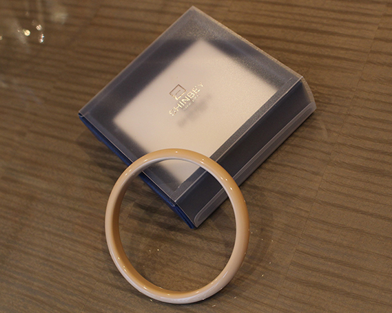 SHINBEY　漆バングル　ベージュ　S