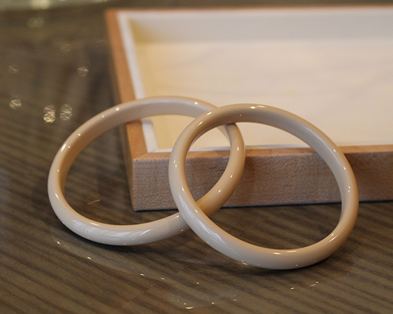 SHINBEY　漆バングル　ベージュ　S