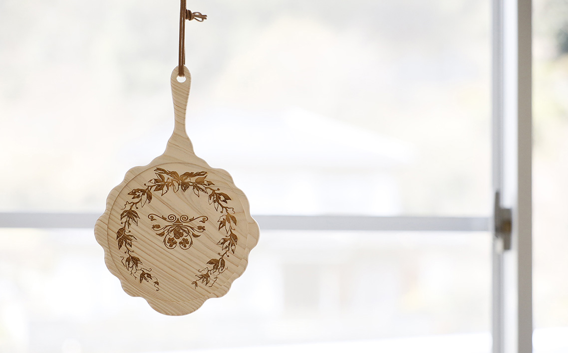 まるで手鏡のような鍋敷き A