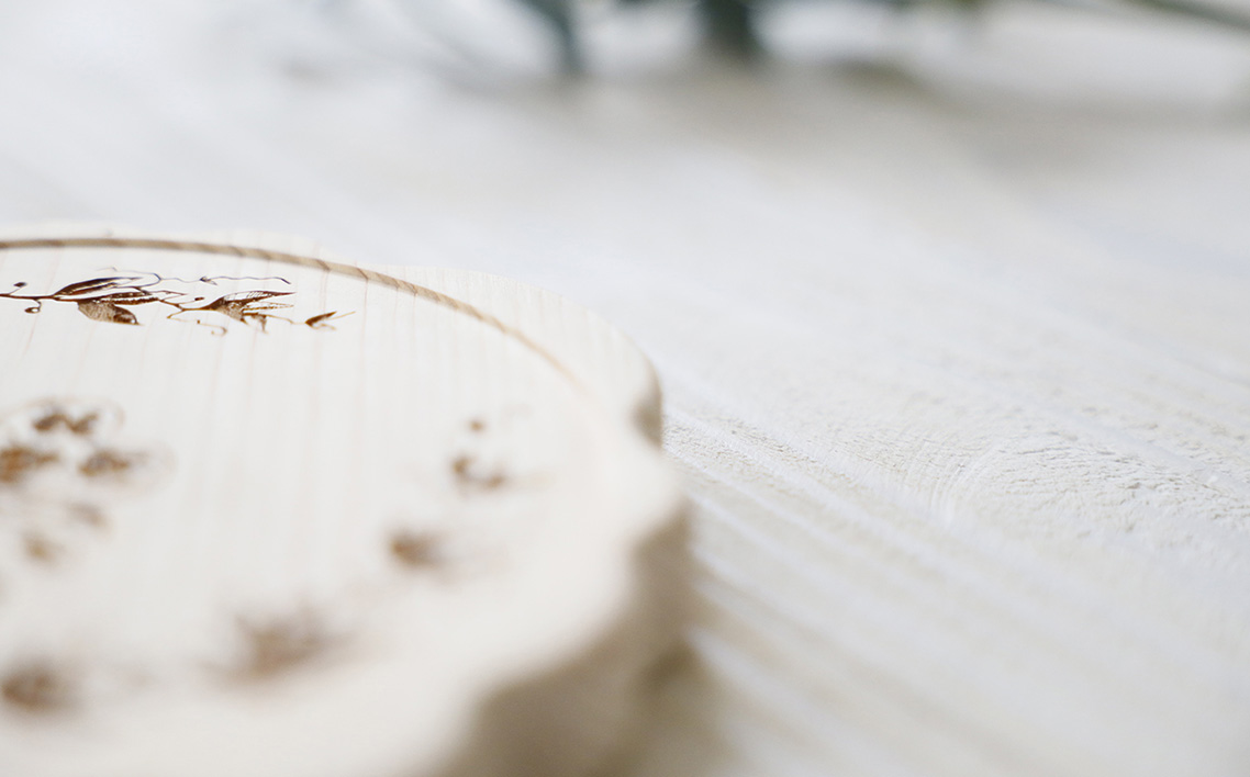 まるで手鏡のような鍋敷き B