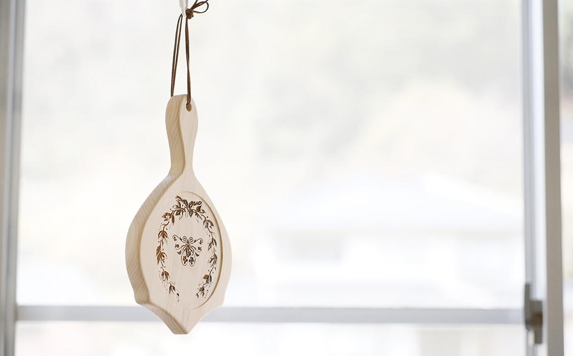 まるで手鏡のような鍋敷き C