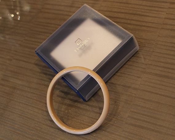 SHINBEY　漆バングル　ベージュ　L