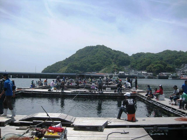 瀬戸内海上釣堀「大漁丸」ペアご招待券 (2名利用)｜瀬戸内 会場 釣り 釣り放題 安芸灘 海上釣堀 広島レモンサーモン ハマチ ブリ タイ 黒ソイ カンパチ シマアジ ヒラマサ [1885]