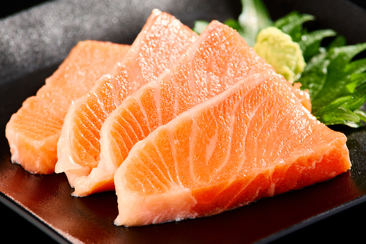 国産サーモン ブロック 約850g 皮あり 4パック 広島レモンサーモン ｜ 国産 冷凍 刺身 生食用 大容量 広島県産 ふるさと納税 鮭 サーモン レモンサーモン サケ さけ 魚 瀬戸内海 骨抜き 皮付き フルーツ魚 阿多田島 高級 ふるさと ランキング 人気 [1835]