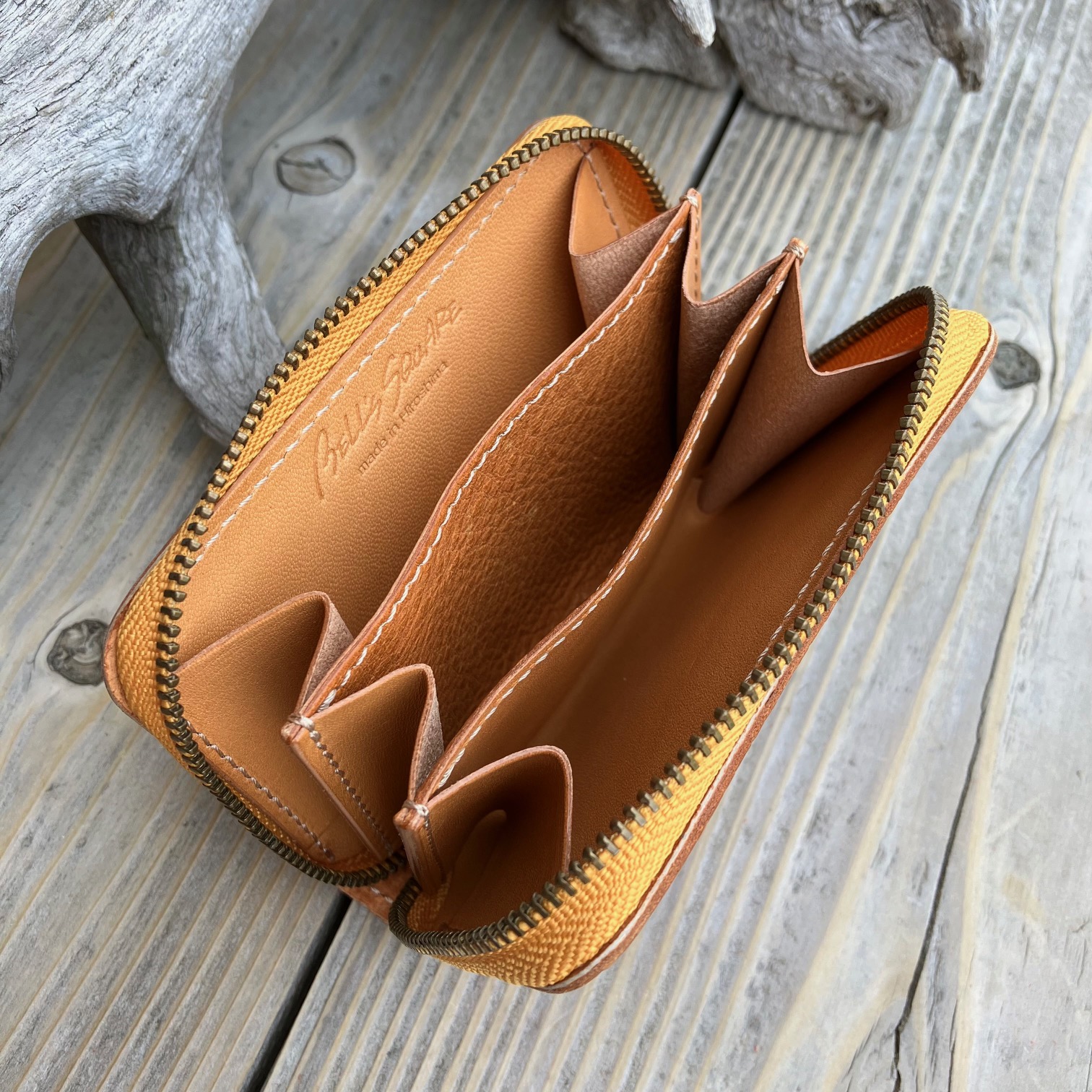 広島ジビエレザーラウンドジップミニ財布　【02キャメル】