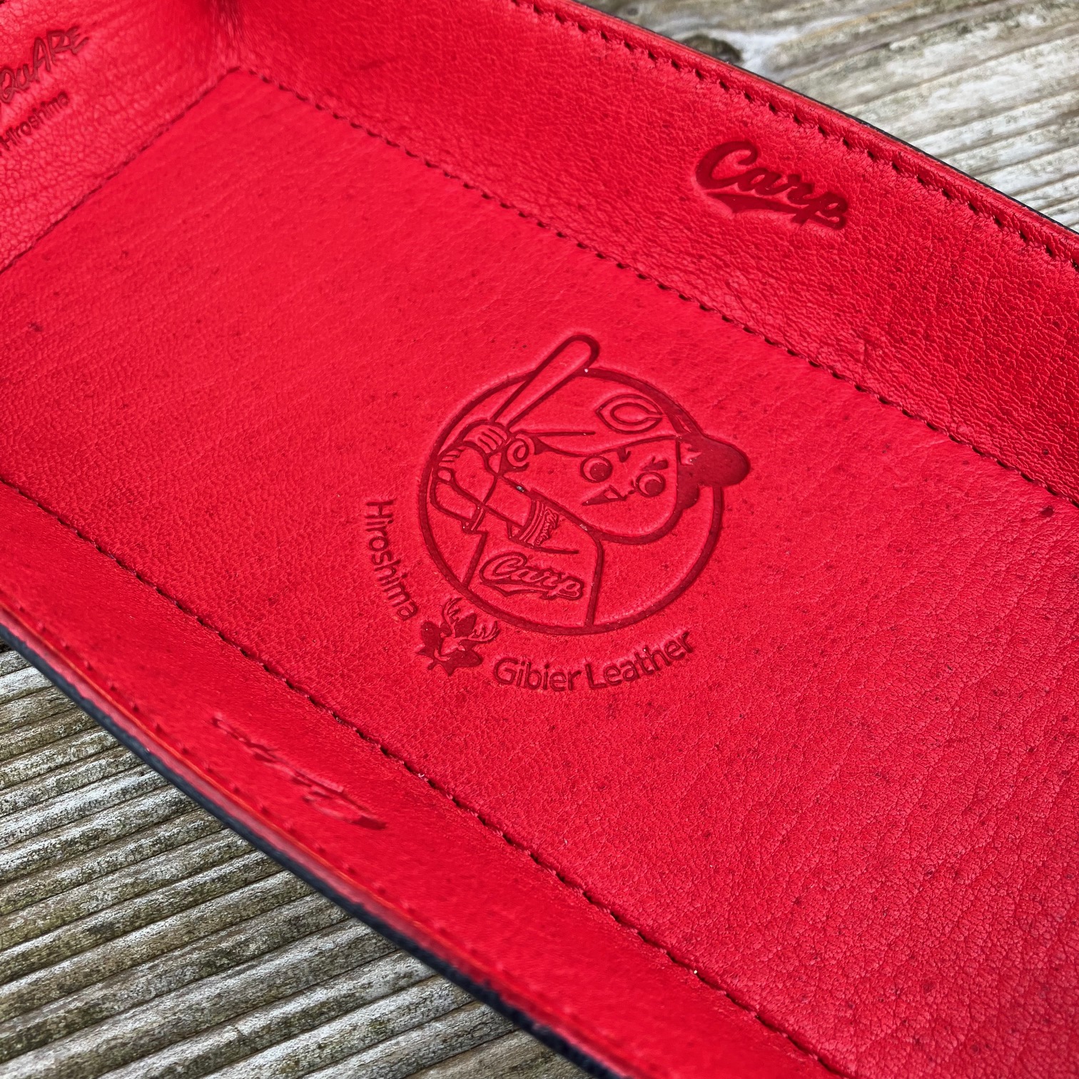 【広島ジビエレザー×広島東洋カープ】東広島産鹿革使用☆メガネや鍵を入れておくのにとっても便利なレザートレー　カープ坊や