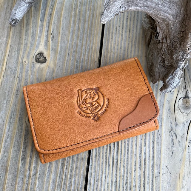 【広島ジビエレザー×広島東洋カープ】東広島産鹿革使用☆名刺入れ/カード入れ　初対面でも印象に残る名刺入れ ヴィンテージキャメル　カープ坊や