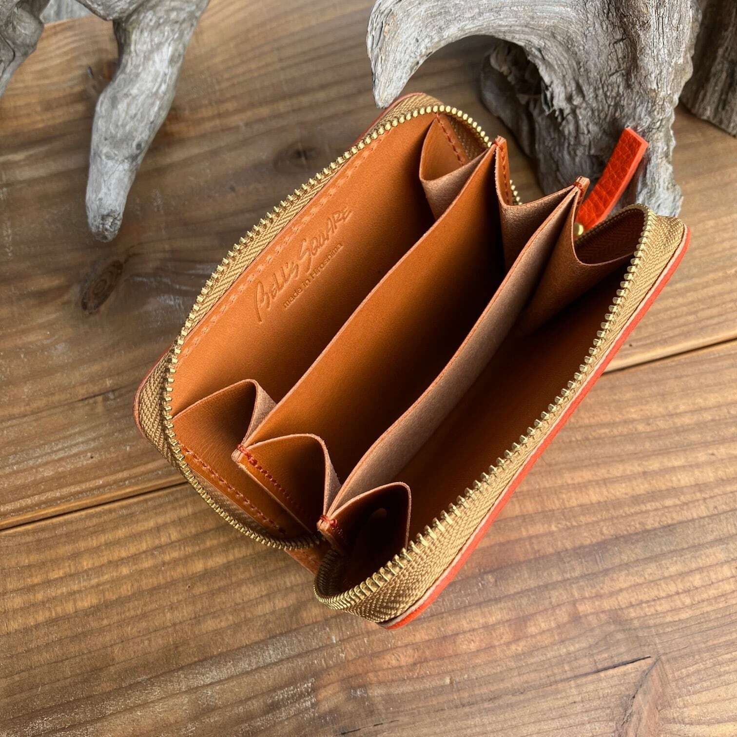 【広島ドラゴンフライズ×ベルズスクエア】コラボ　東広島産鹿革使用☆ミニラウンドファスナー財布！ポケットに収まるコンパクトさと使いやすさ◎