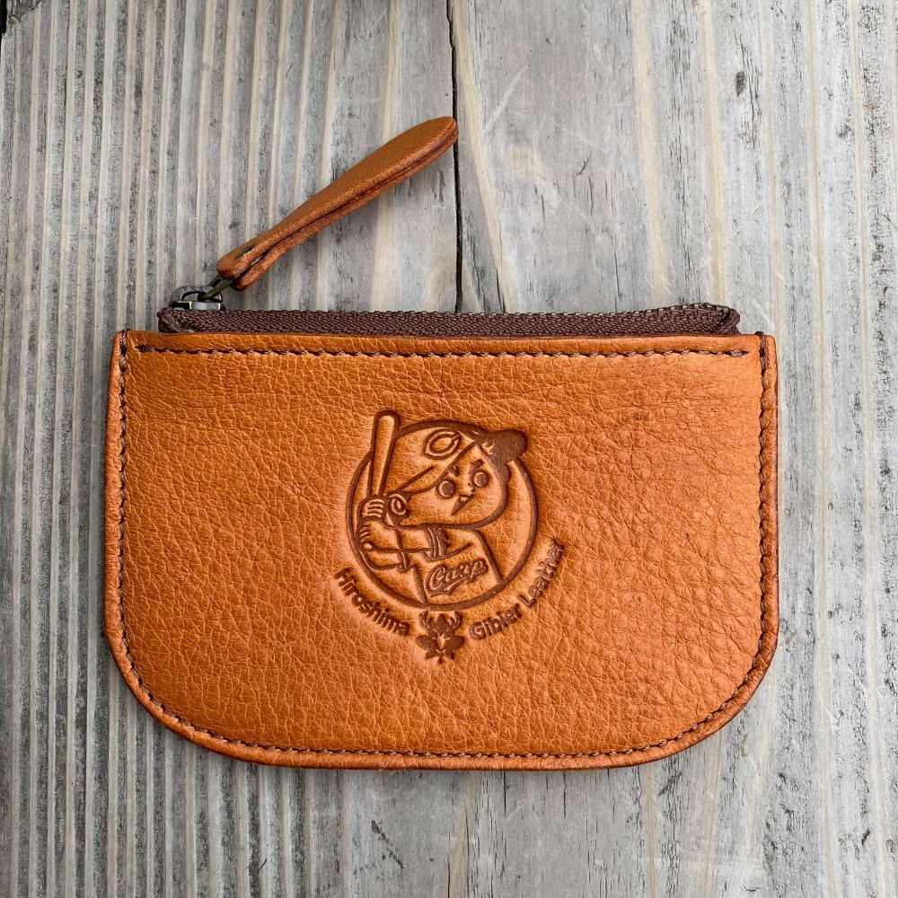 【広島ジビエレザー×広島東洋カープ】東広島産鹿革使用☆ファスナーポーチ☆小銭・カード・お札収納可　ヴィンテージキャメル