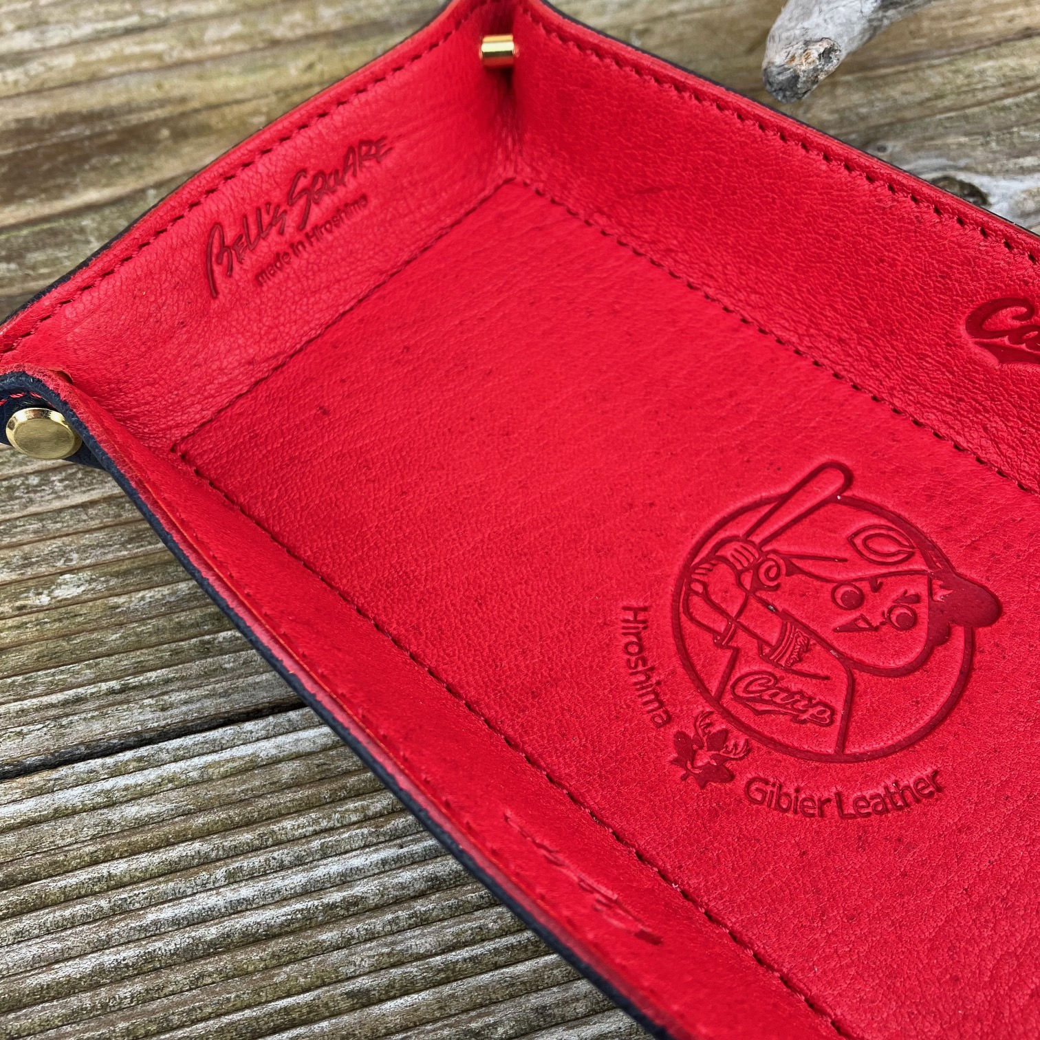 【広島ジビエレザー×広島東洋カープ】東広島産鹿革使用☆メガネや鍵を入れておくのにとっても便利なレザートレー　カープ坊や