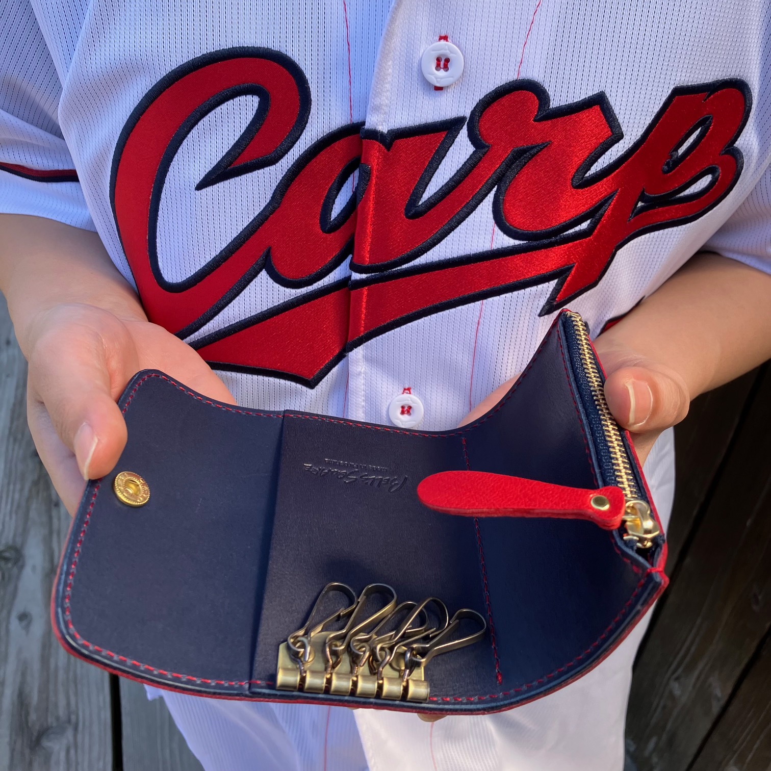 【広島ジビエレザー×広島東洋カープ】東広島産天然鹿革　ミニ財布機能が付いた5連キーケース　カープ坊や　ジビエ革