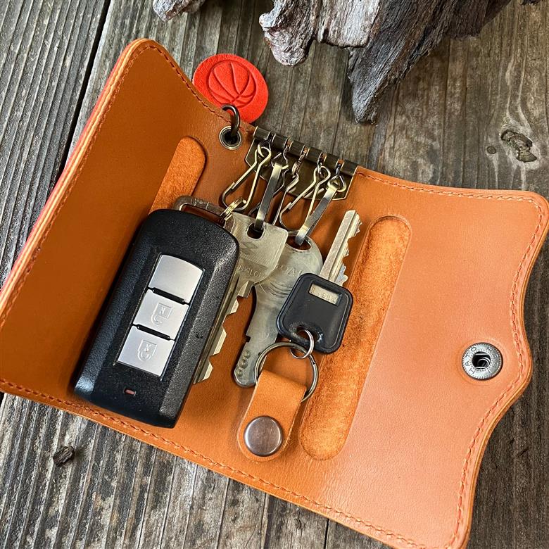 【広島ドラゴンフライズ×ベルズスクエア】コラボ　東広島産鹿革使用☆5連キーケース　カードも収納OK！大きめサイズで収納◎