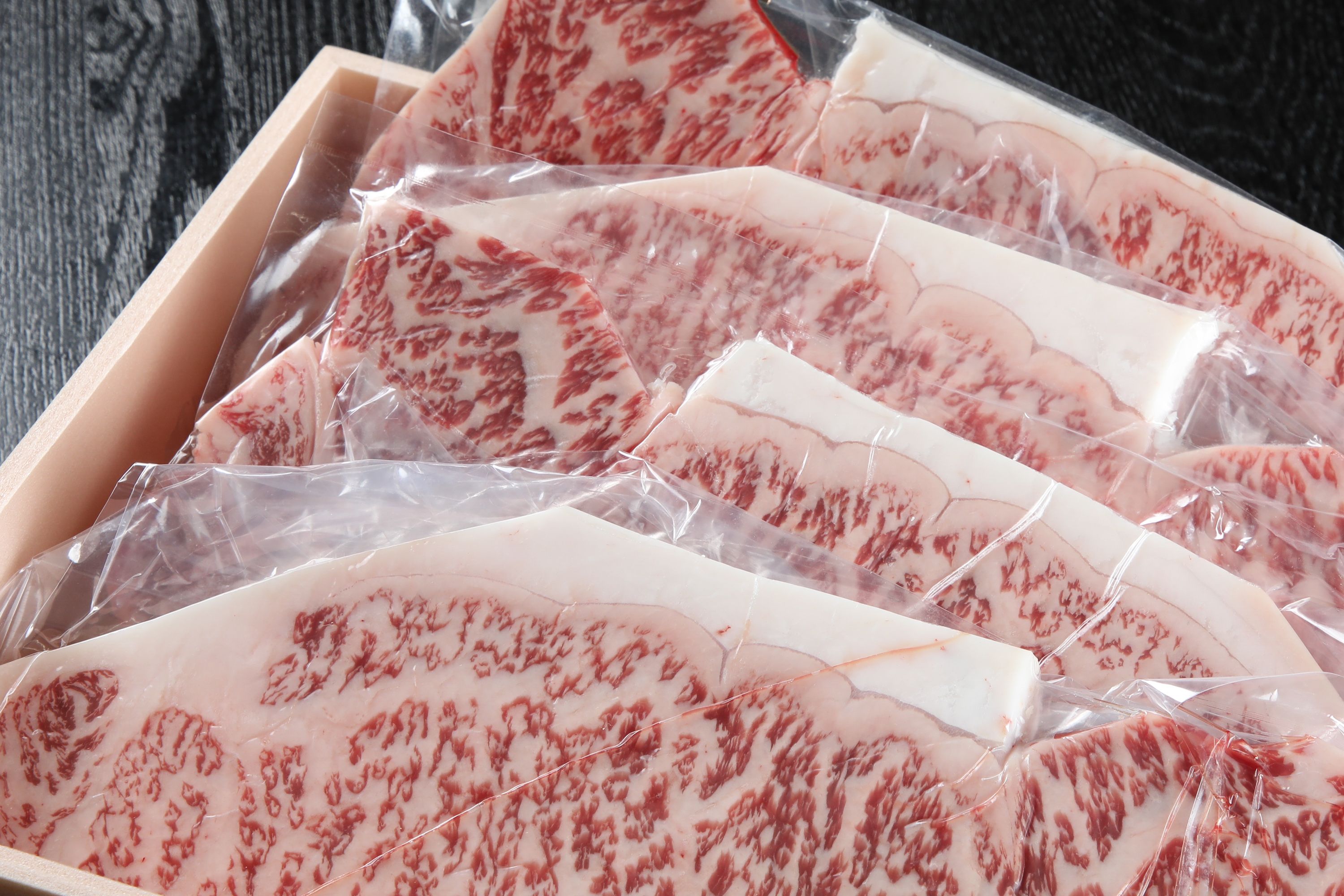 黒瀬牛 ステーキ用　180g×4枚【配達不可：北海道・沖縄・離島】