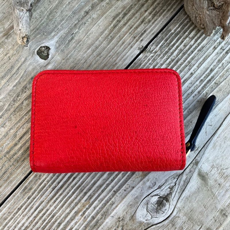 【広島東洋カープ×広島ジビエレザー】東広島産天然鹿革ラウンドファスナーミニ財布-上品なジビエ鹿革＆スムーズ開閉！ポケットにすっぽり収まる贅沢な逸品